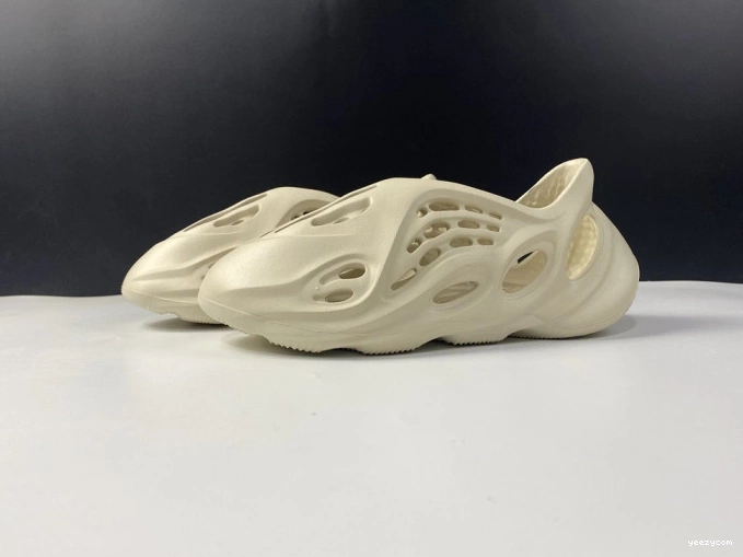 FY4567 Sand RNNR Adidas Foam Yeezy 1114